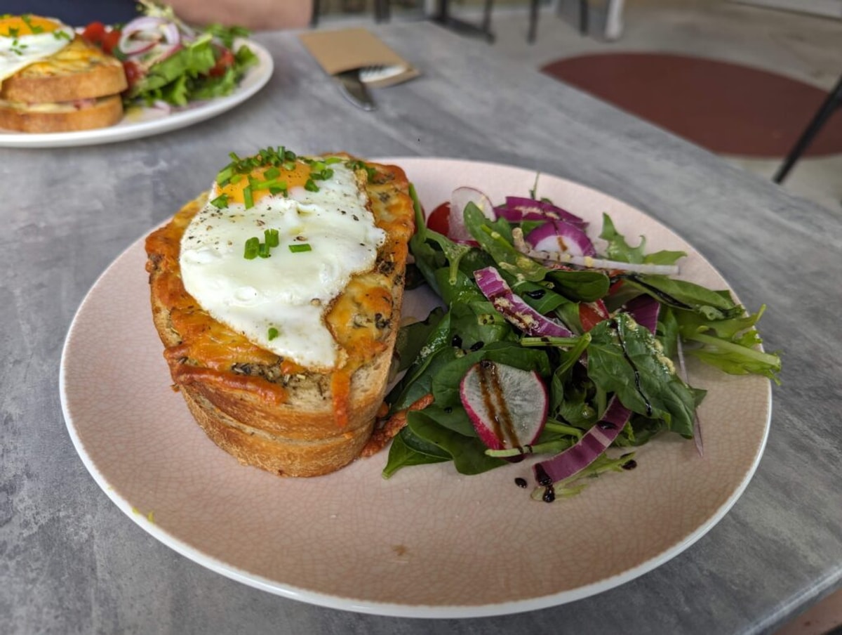 Mrs Crunchy with a fried egg and salad on a plate